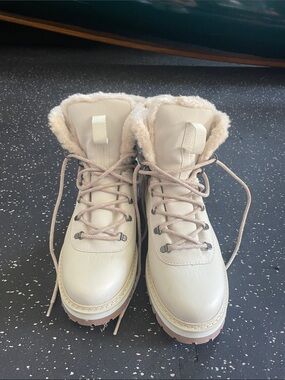 L.L. Bean Cream Faux-Fur Lined Lace-Up Winter Boots